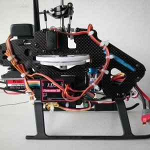 Détail montage Flymentor 3D sur Skya 450 Pro