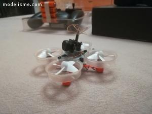 Lunettes et Tiny Whoop